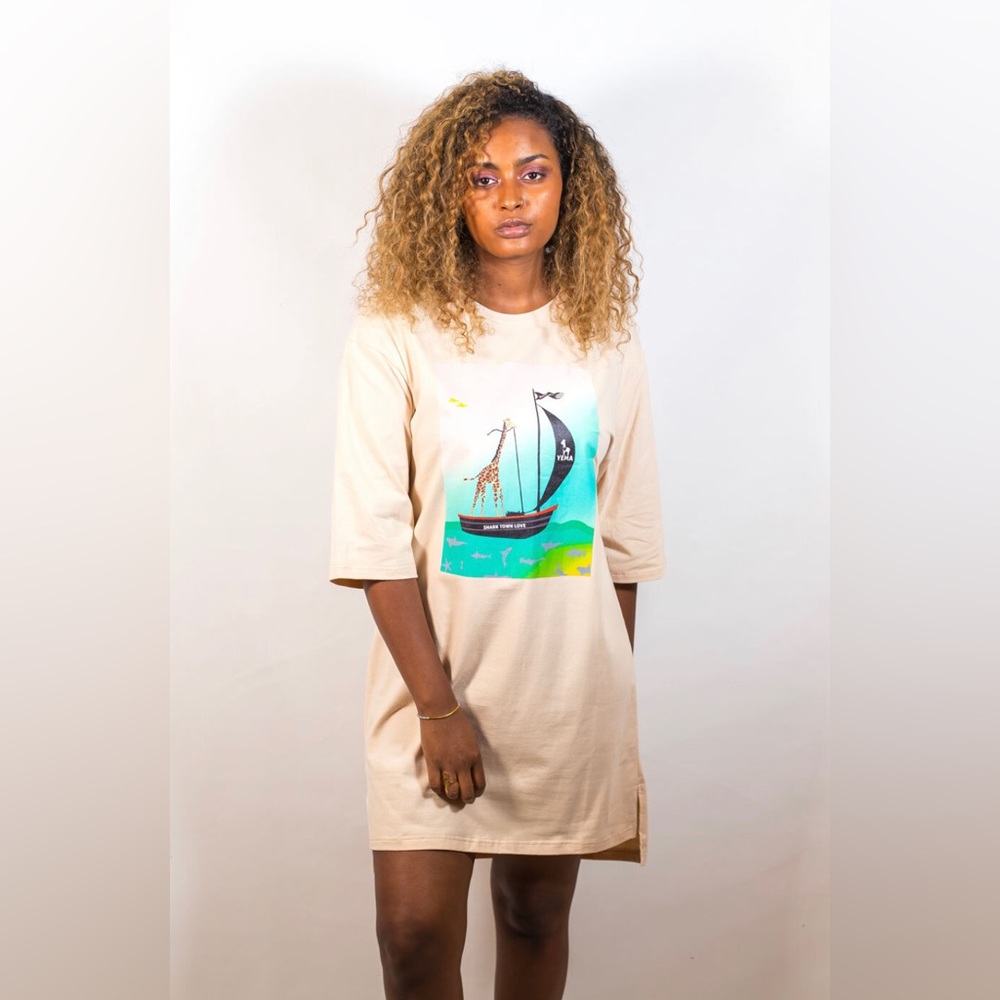 YEMA Captain Giraffe Dress Tee in Lalibela (Size: Large)
